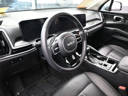 Used 2025 Kia Sorento S FWD image 10