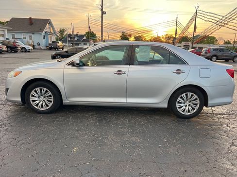 Used 2014 Toyota Camry FWD image 4
