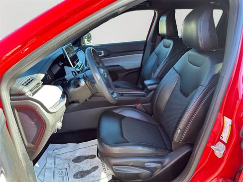 Used 2024 Jeep Compass Latitude image 24