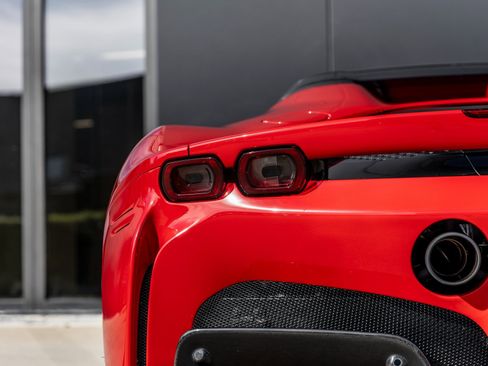 Used 2024 Ferrari SF90 Spider image 12