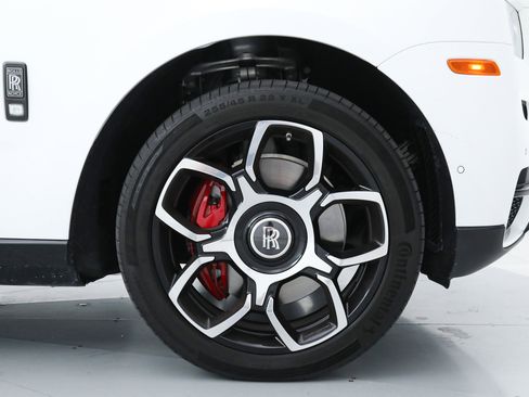 Used 2023 Rolls-Royce Cullinan Black Badge w/ Dark Exterior Package image 45