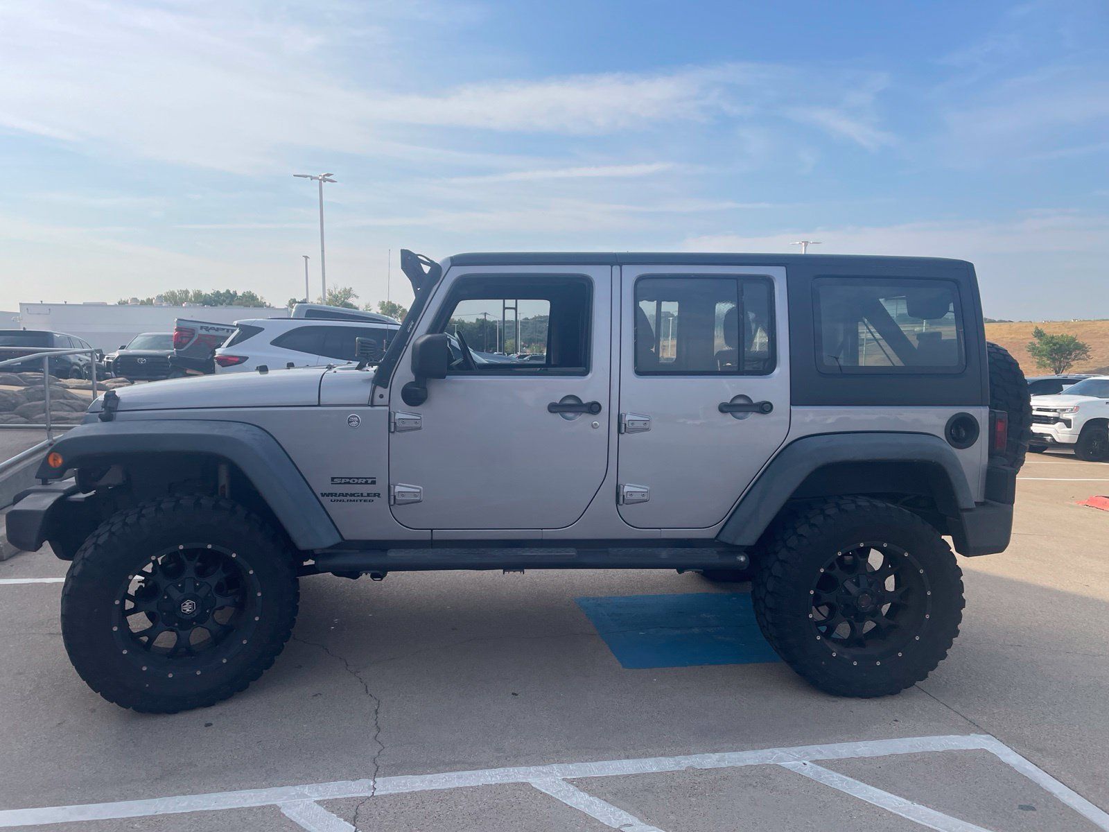 Used 2014 Jeep Wrangler Unlimited Sport w/ Connectivity Group AWD/4WD image 11