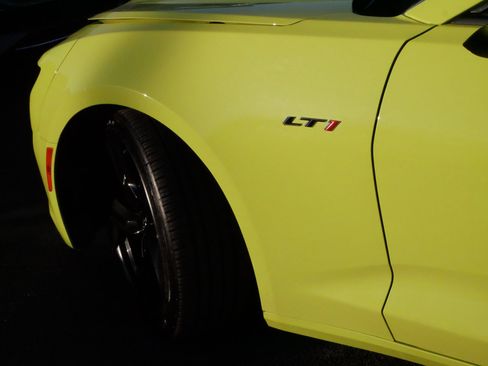 Used 2021 Chevrolet Camaro LT w/ Technology Package image 30