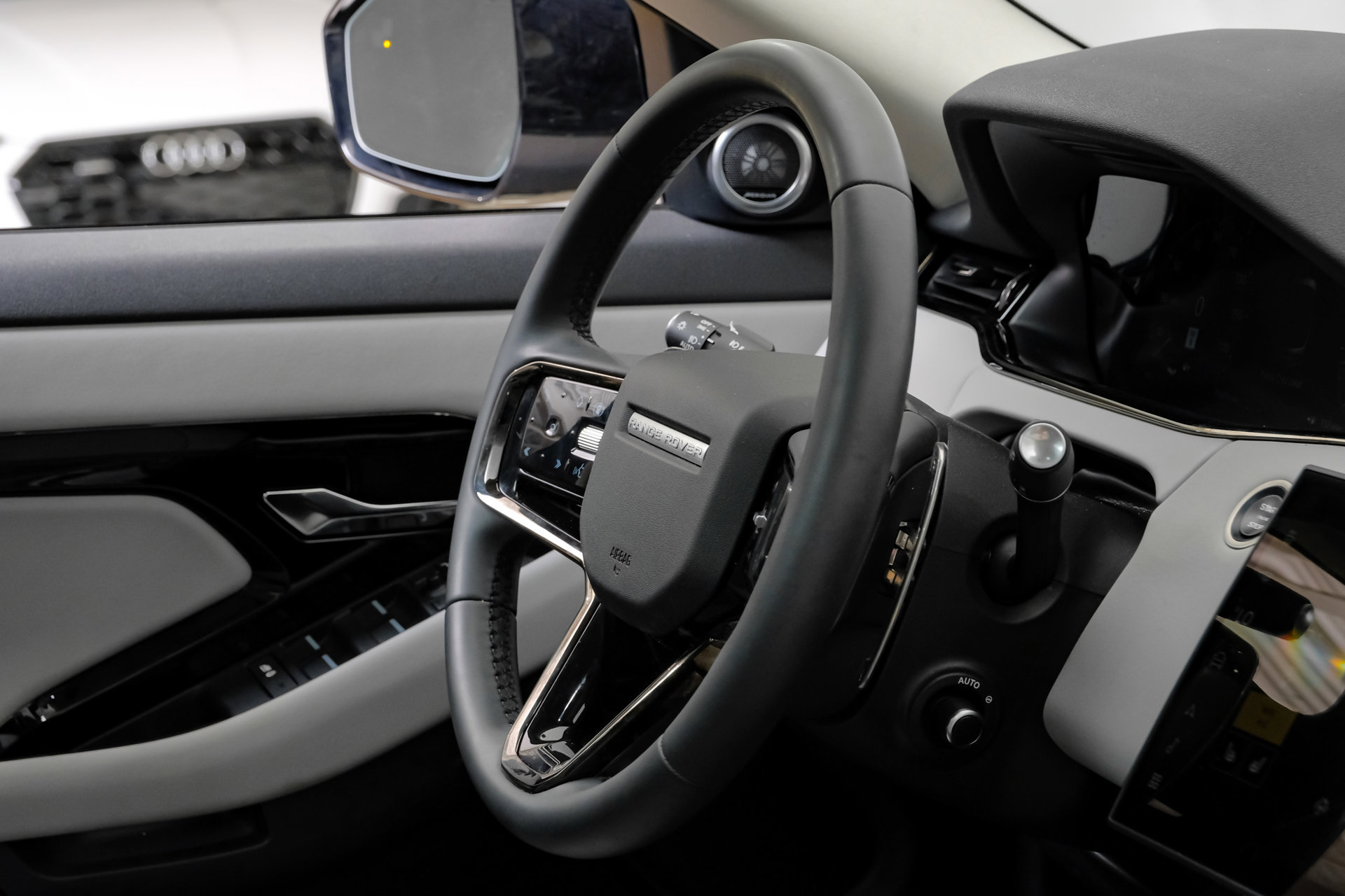 Used 2024 Land Rover Range Rover Evoque S AWD/4WD image 17