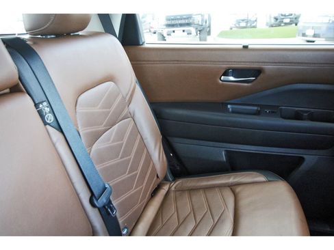 Used 2023 Nissan Pathfinder Platinum w/ Lighting Package (N93) image 15