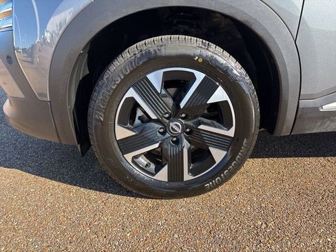 Certified 2025 Nissan Kicks SR image 8