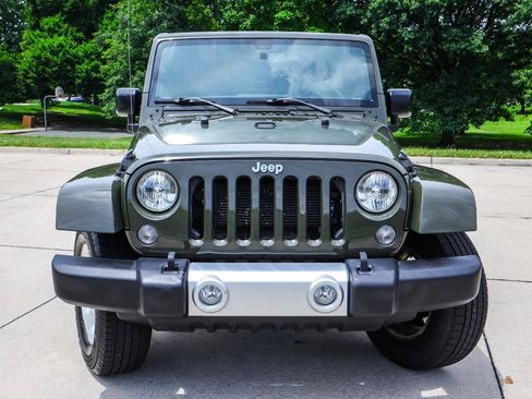 Used 2015 Jeep Wrangler Unlimited Sahara AWD/4WD image 11