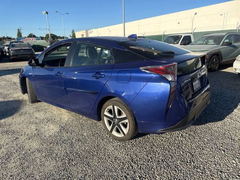Used 2016 Toyota Prius Four Touring w/ Premium Convenience Package FWD image 5