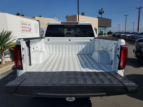 Used 2025 GMC Sierra 1500 SLT w/ SLT Premium Package image 10