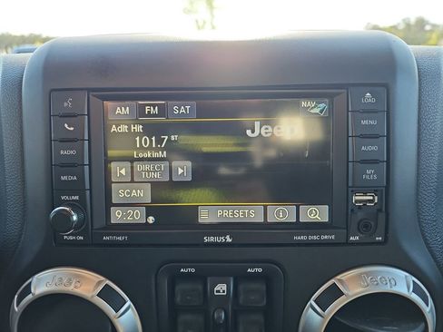 Used 2017 Jeep Wrangler Unlimited Sahara w/ Connectivity Group AWD/4WD image 25