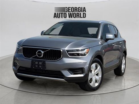 Used 2019 Volvo XC40 T5 Momentum image 5