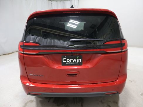 New 2026 Chrysler Pacifica Select image 6