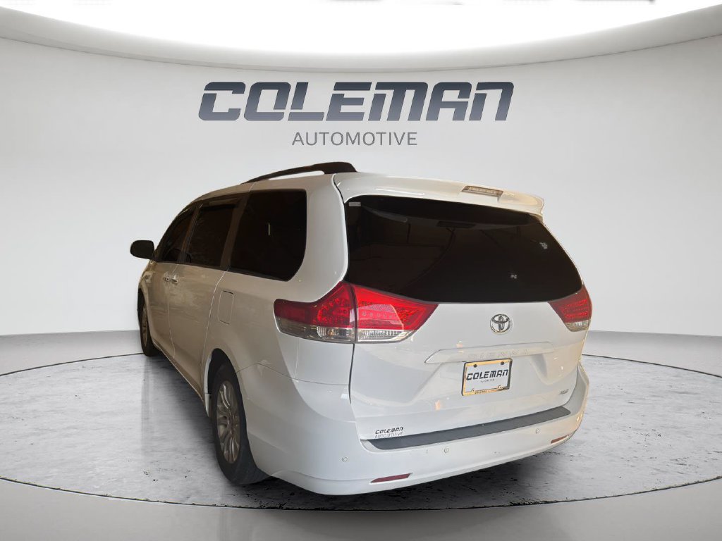 Used 2014 Toyota Sienna XLE w/ Entertainment Package FWD image 9