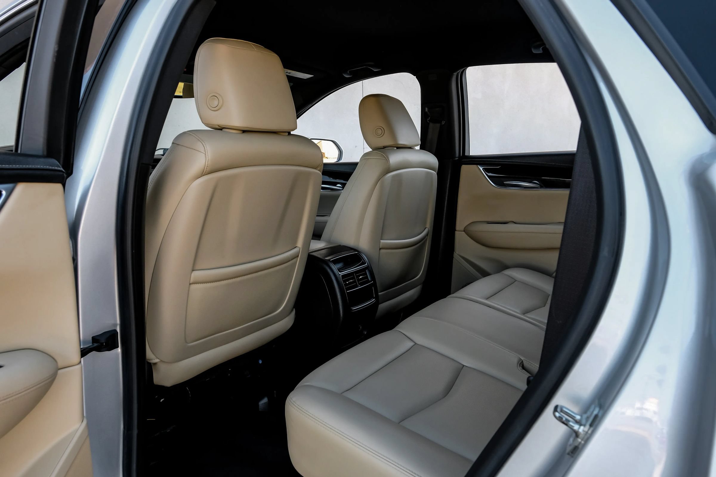 Used 2018 Cadillac XT5 FWD image 38
