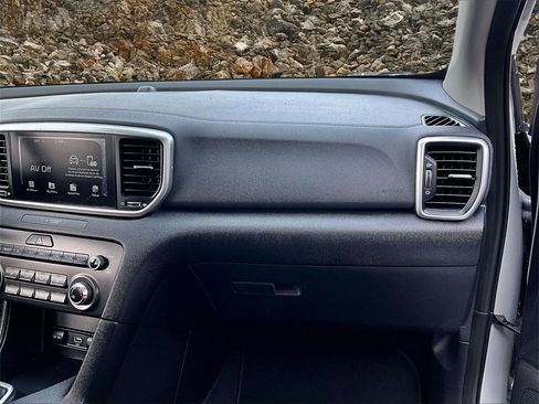 Used 2020 Kia Sportage LX image 14