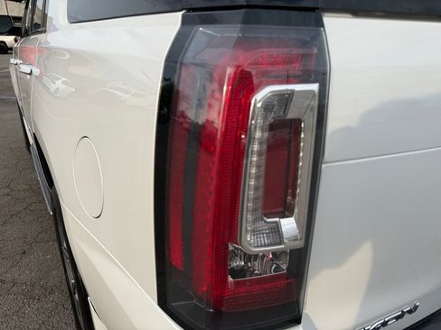 Used 2018 GMC Yukon Denali AWD/4WD image 28