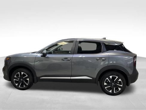 Used 2025 Nissan Kicks SV AWD/4WD image 2