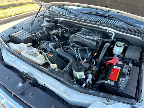 Used 2010 Ford Explorer Sport Trac XLT image 23