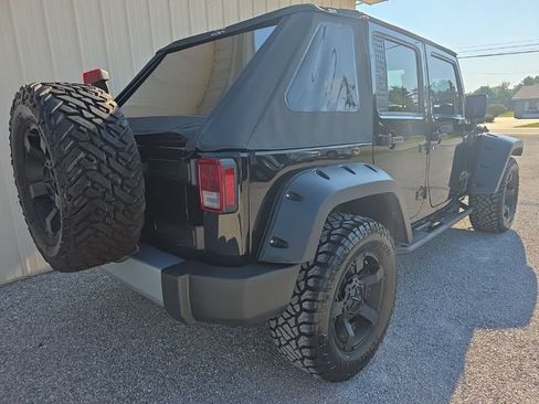 Used 2015 Jeep Wrangler Unlimited Sahara w/ Dual Top Group AWD/4WD image 5