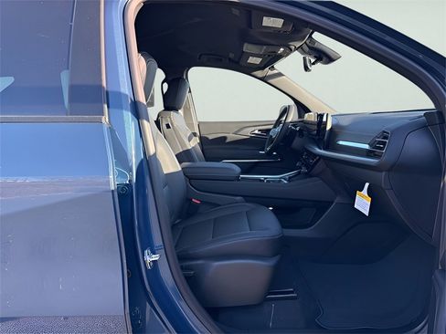 New 2026 Chevrolet Traverse LT w/ Driver Confidence Package image 11