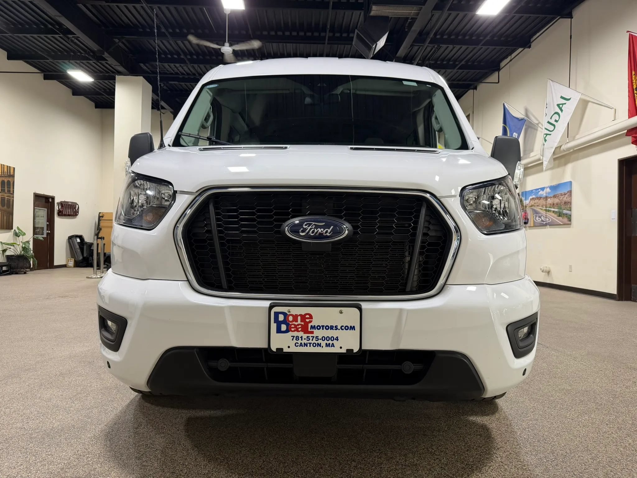 Used 2024 Ford Transit 350 XLT RWD image 4