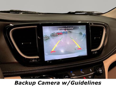 Used 2024 Chrysler Pacifica Limited FWD image 13