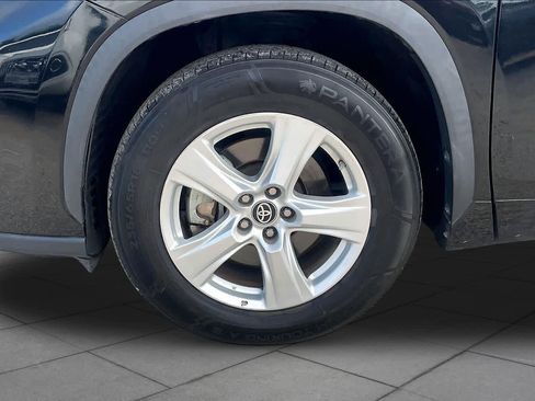 Used 2023 Toyota Highlander L FWD image 11