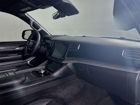 Used 2022 Jeep Wagoneer Series III w/ Flexible Seating Group image 30