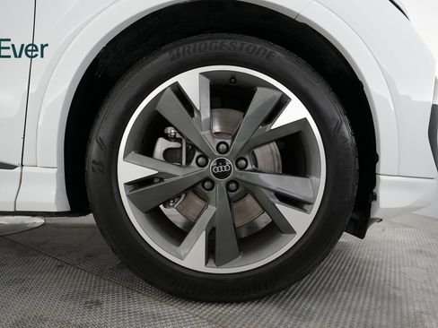 Used 2024 Audi Q4 e-tron Premium w/ Convenience Package image 20