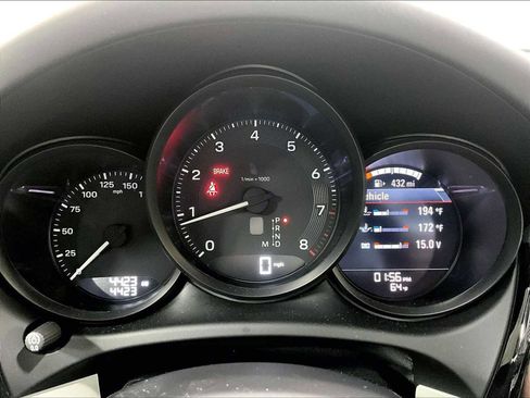 Used 2025 Porsche Macan image 24