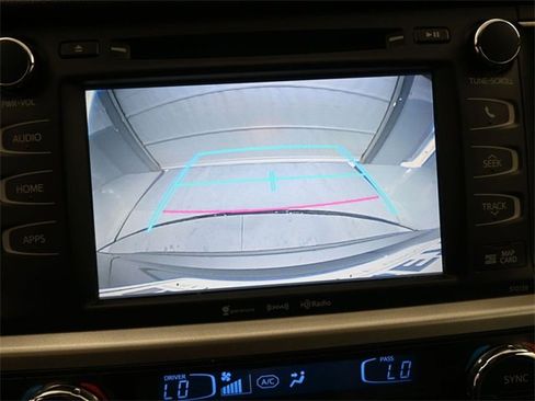 Used 2016 Toyota Highlander XLE image 7