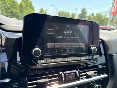 Used 2025 Nissan Pathfinder SV AWD/4WD image 31