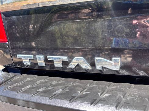 Used 2017 Nissan Titan Platinum Reserve AWD/4WD image 10
