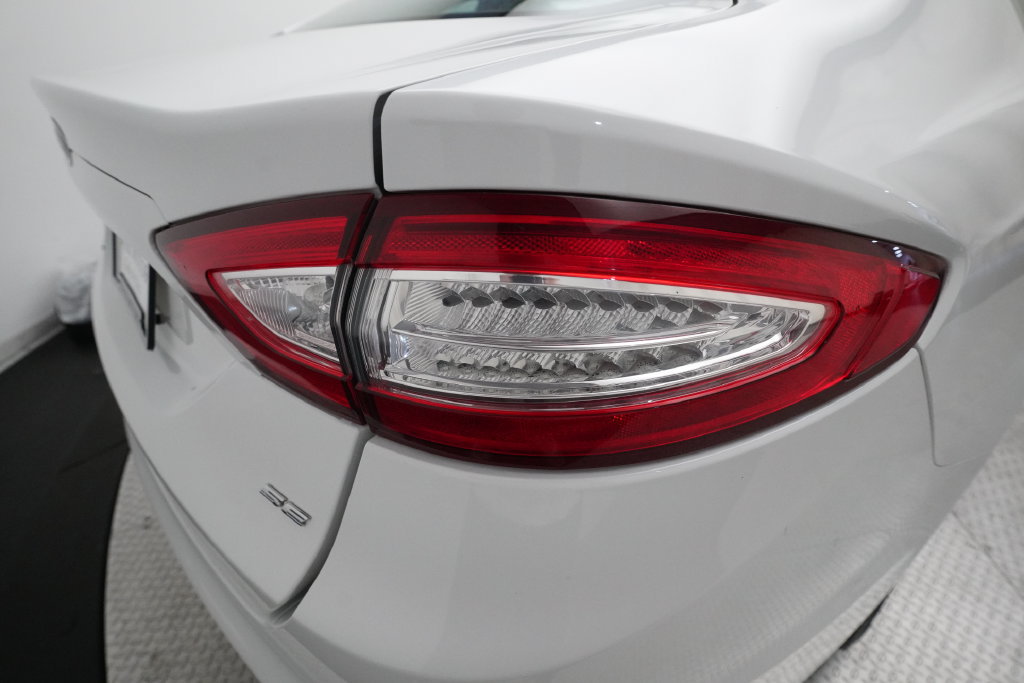 Used 2016 Ford Fusion SE FWD image 31