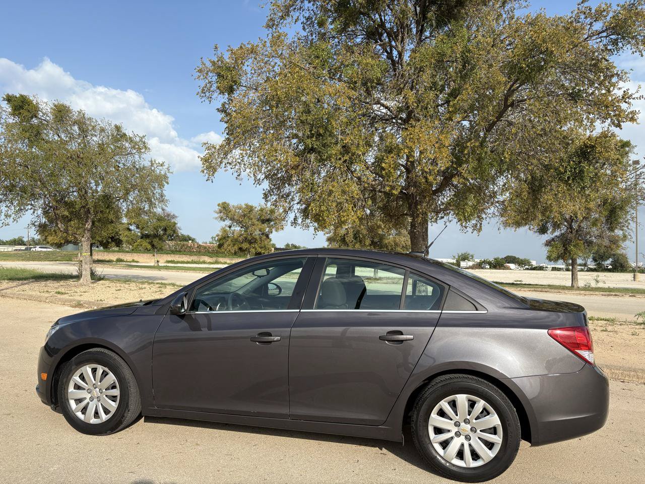 Used 2011 Chevrolet Cruze LT FWD image 16