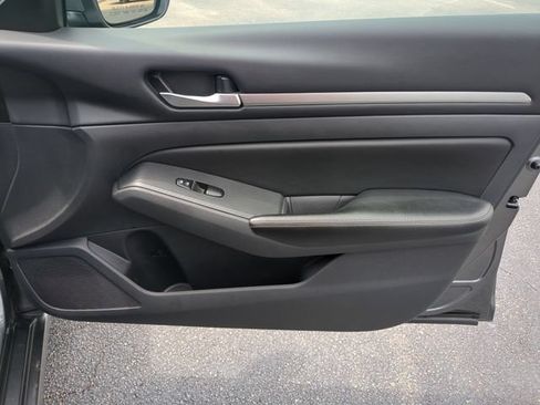 Used 2022 Nissan Altima 2.5 SV FWD image 32
