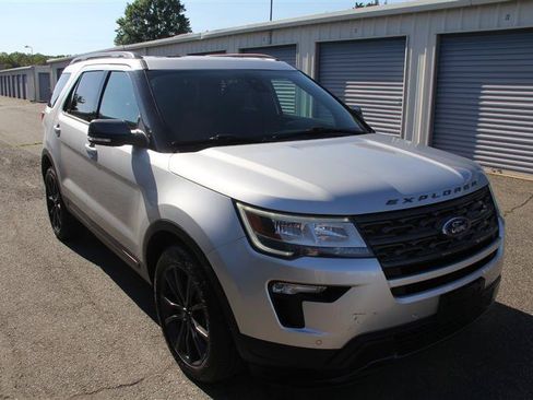 Used 2019 Ford Explorer XLT w/ Equipment Group 202A AWD/4WD image 4