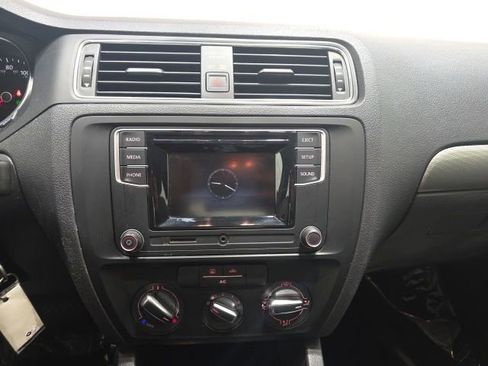 Used 2017 Volkswagen Jetta S image 19
