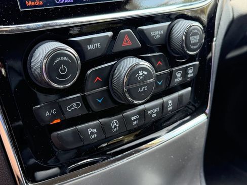 Used 2020 Jeep Grand Cherokee Altitude RWD image 17