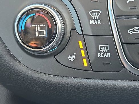 Used 2023 Chevrolet Equinox LT image 30