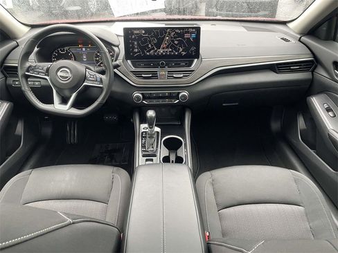 Used 2024 Nissan Altima 2.5 SV w/ SV Premium Package image 9