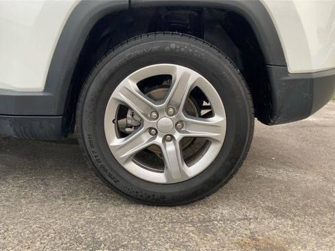 Used 2024 Jeep Compass Latitude AWD/4WD image 28