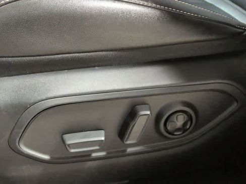 Used 2023 Jeep Grand Cherokee Limited w/ Luxury Tech Group II AWD/4WD image 17