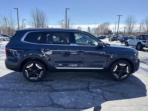 Used 2023 Kia Telluride S image 8