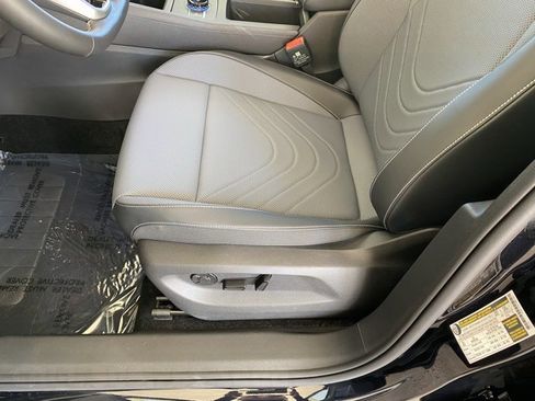 New 2026 Volkswagen Tiguan SE AWD/4WD image 8