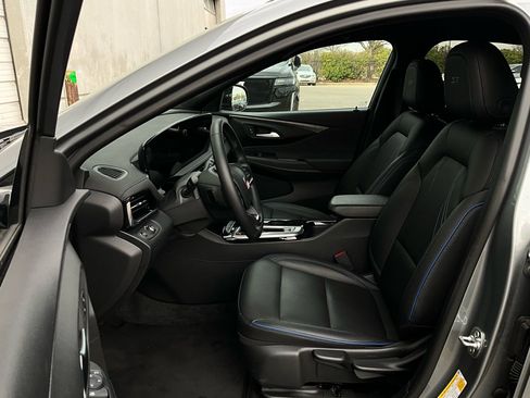 Used 2025 Buick Envista Sport Touring image 10