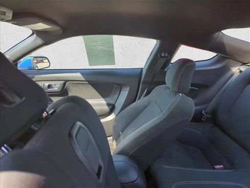 Used 2018 Ford Mustang Coupe image 19
