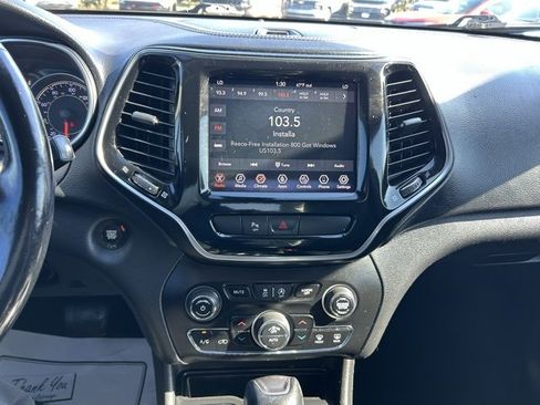 Used 2020 Jeep Cherokee Limited image 23