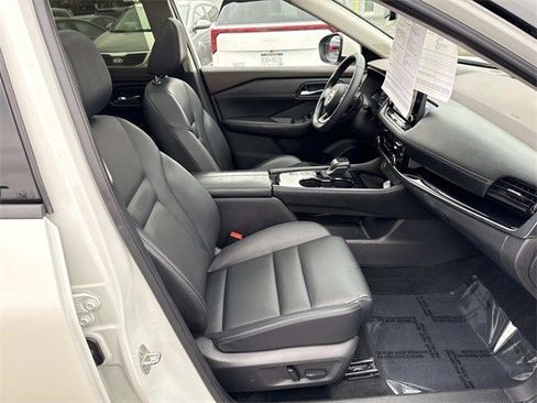 Used 2023 Nissan Rogue SL w/ SL Premium Package image 9