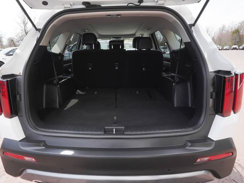 Used 2023 Kia Sorento S w/ Panoramic Sunroof Package AWD/4WD image 49